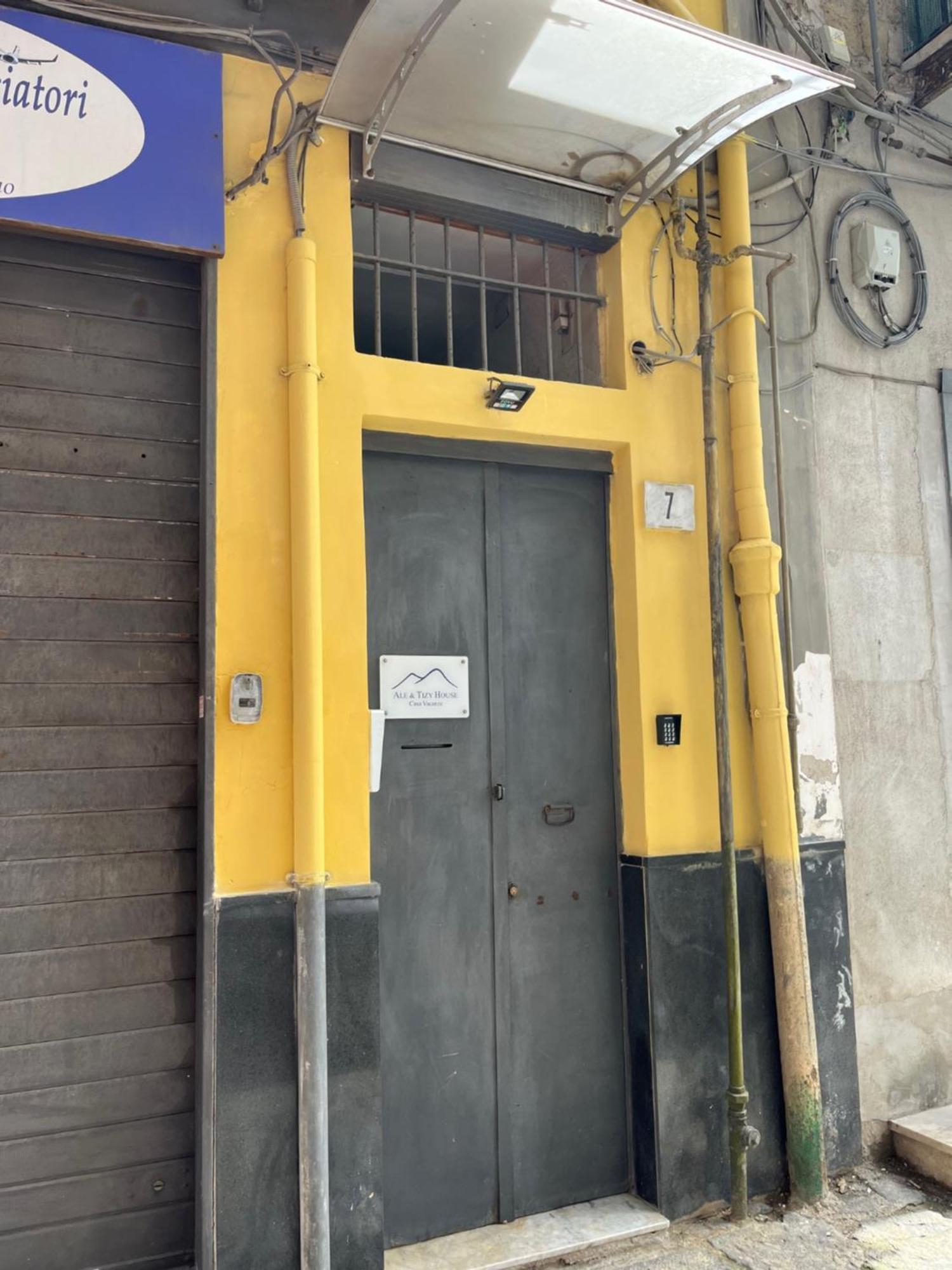 Ale & Tizy House Bed & Breakfast Napoli Bagian luar foto