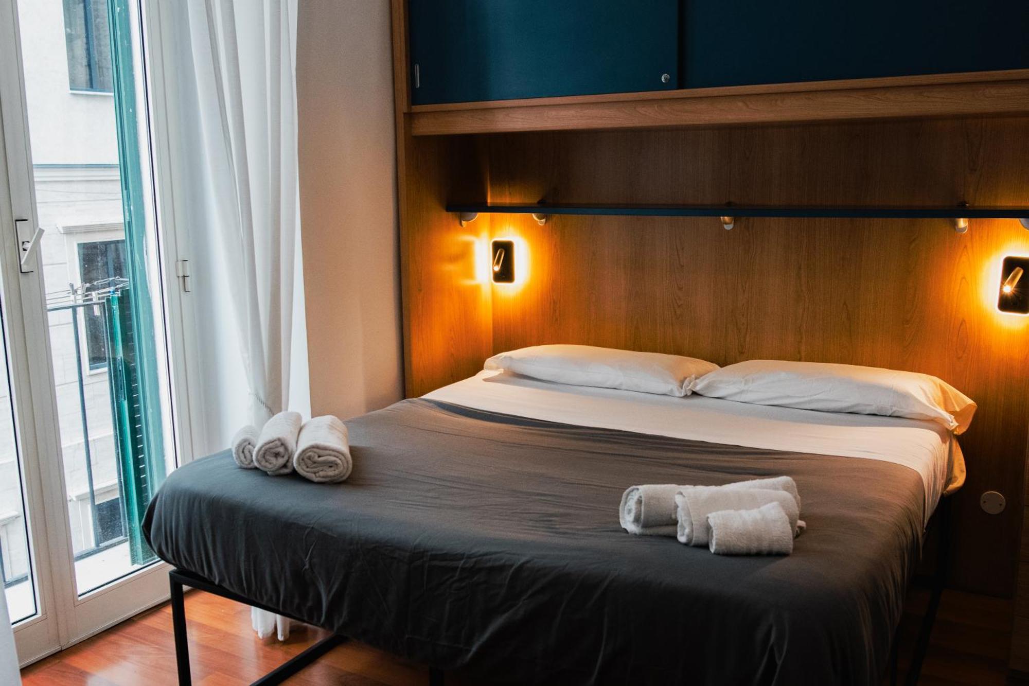 Ale & Tizy House Bed & Breakfast Napoli Bagian luar foto